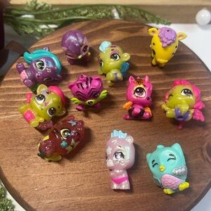 Hatchimals CollEGGtibles Mini Figures Lot –